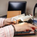 Szybkie uzupełnianie elektrolitów - kiedy i jak to robić?