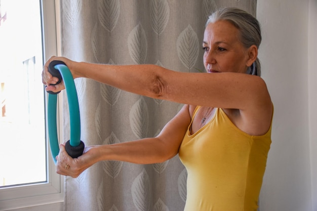 Czy rolowanie naciągniętego mięśnia pomaga w rehabilitacji?