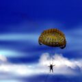 Ile naprawdę można zarobić jako skoczek spadochronowy?