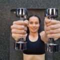 Jak prawidłowo ćwiczyć z hantlami dla lepszych efektów?