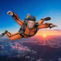Jak ubrać się na skok ze spadochronem, by było bezpiecznie i wygodnie?