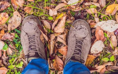 Jak wysokość buta wpływa na komfort trekkingu – przed czy za kostkę?