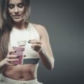 Jakie odżywki na fitness pomogą w osiągnięciu lepszych rezultatów?