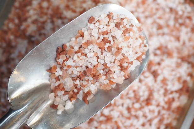 Tajemnica soli himalajskiej - co kryje się w jej różowych kryształach?