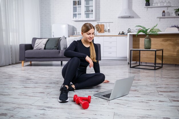 Jak efektywnie ćwiczyć w domu bez sprzętu sportowego?