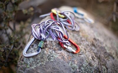 Podstawowy sprzęt do wspinaczki – co jest niezbędne dla wspinaczy?