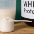 Co ma 40 g białka i sprawdzi się w codziennej diecie?