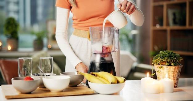 Jak zrobić smoothie w blenderze, by zachować pełnię smaku?