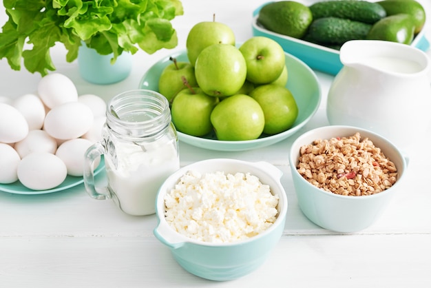 Jakie wegetariańskie produkty spożywcze są bogate w białko oraz żelazo?