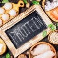 W czym jest najwięcej protein i jak wybierać produkty bogate w białko?