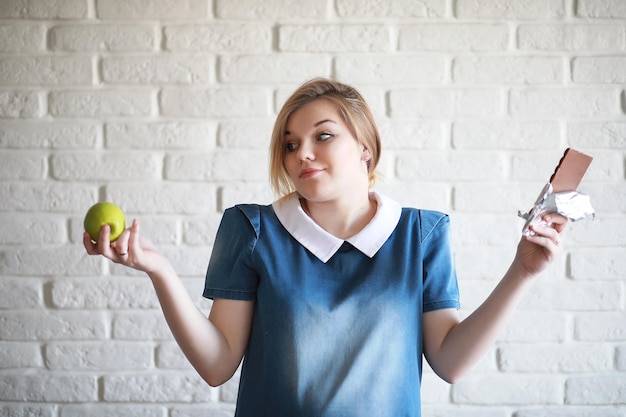 Jak obliczyć dzienne zapotrzebowanie kalorii w domowych warunkach?