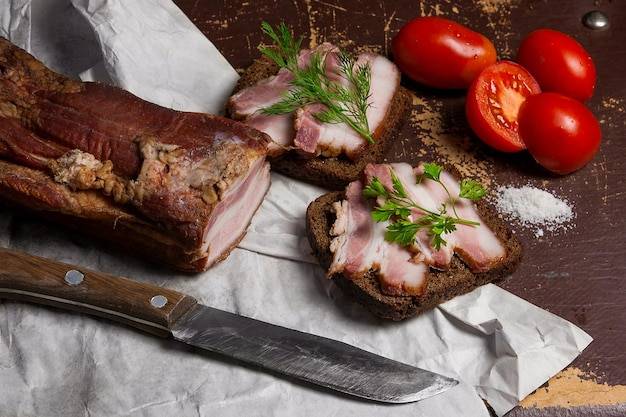 Jaka szynka ma najwięcej białka i czy warto ją wybierać?