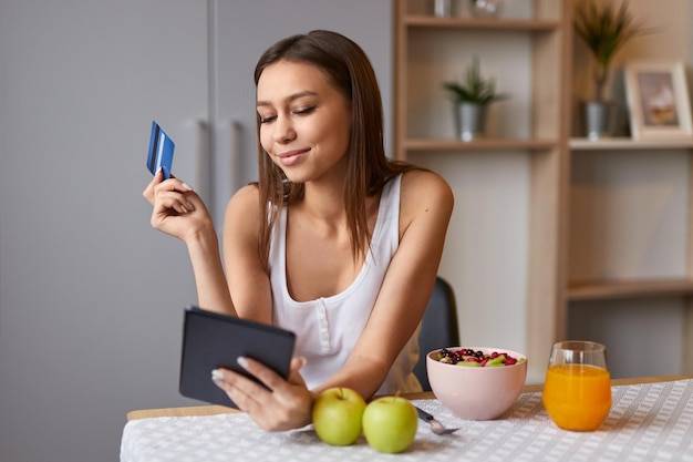 Jak obliczyć ile kalorii zjadłam w ciągu dnia?